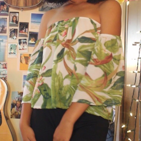 Floral Off The Shoulder Top - Picture 6 of 8